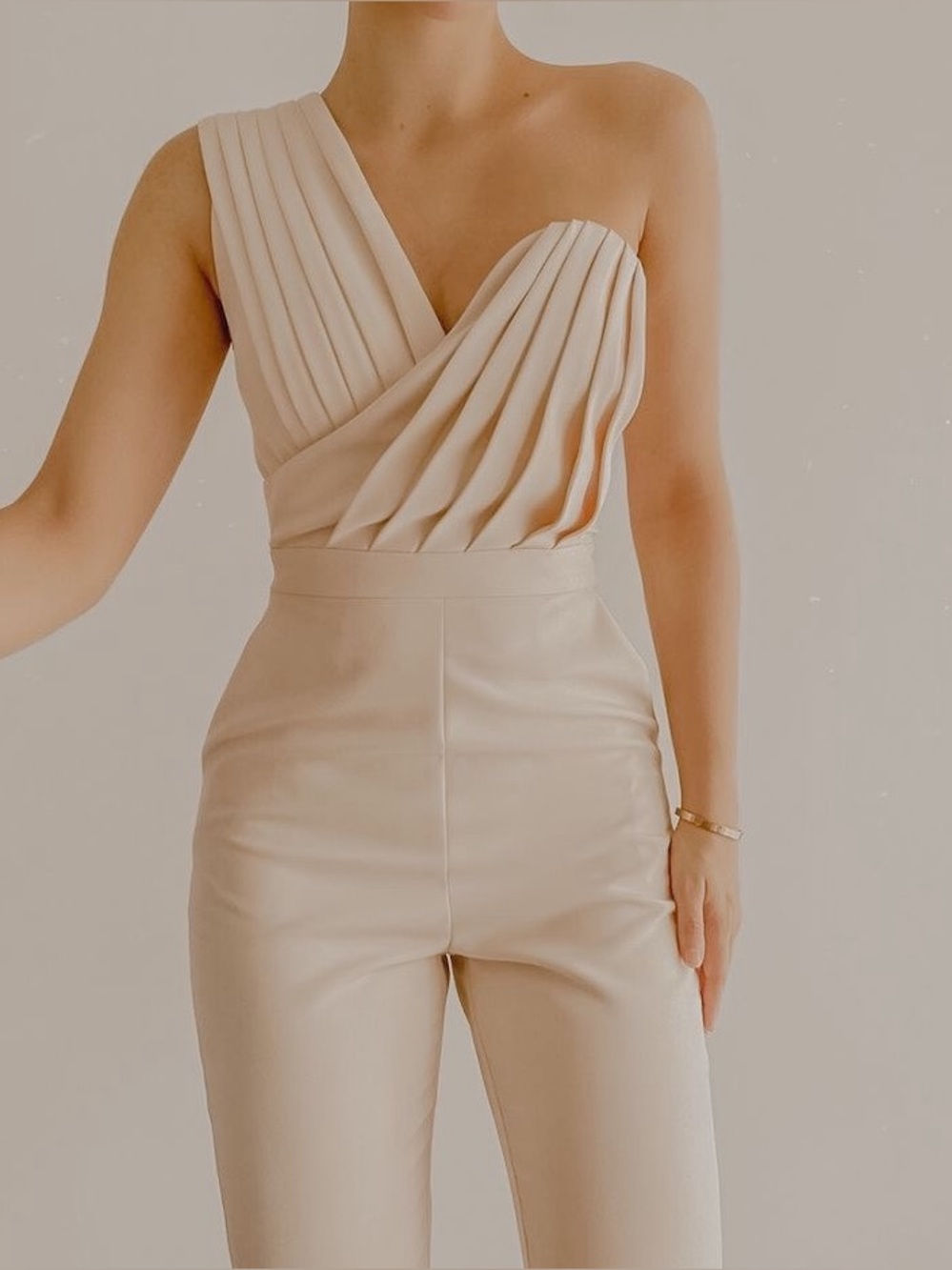 Lavis Alice Elegant One-Shoulder Pleated Jumpsuit in Cream